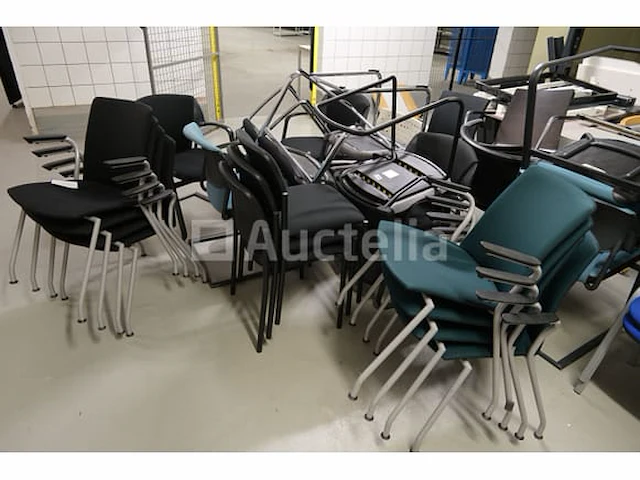 30 ongelijke stoelen - afbeelding 9 van  14