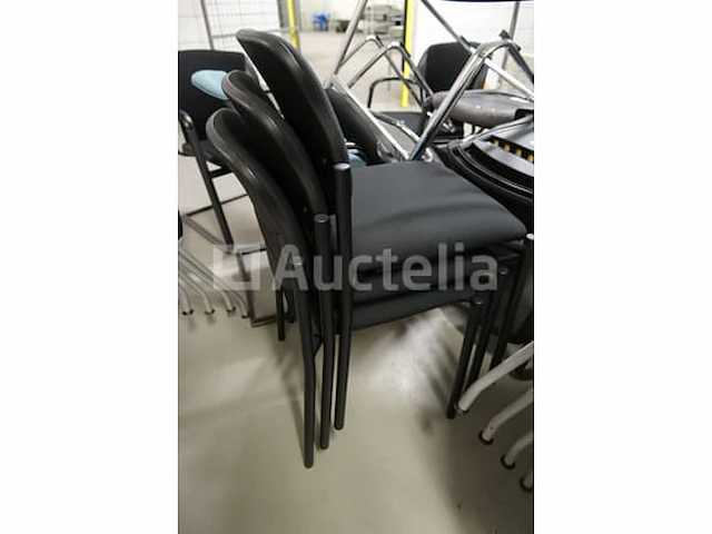 30 ongelijke stoelen - afbeelding 12 van  14