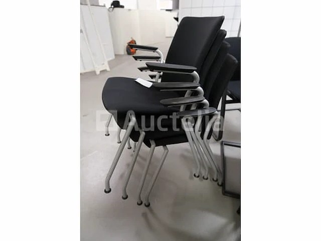 30 ongelijke stoelen - afbeelding 13 van  14