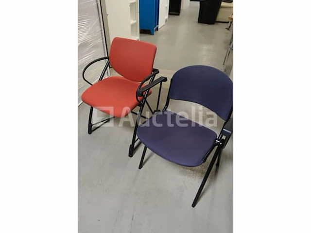 30 ongelijke stoelen - afbeelding 4 van  10
