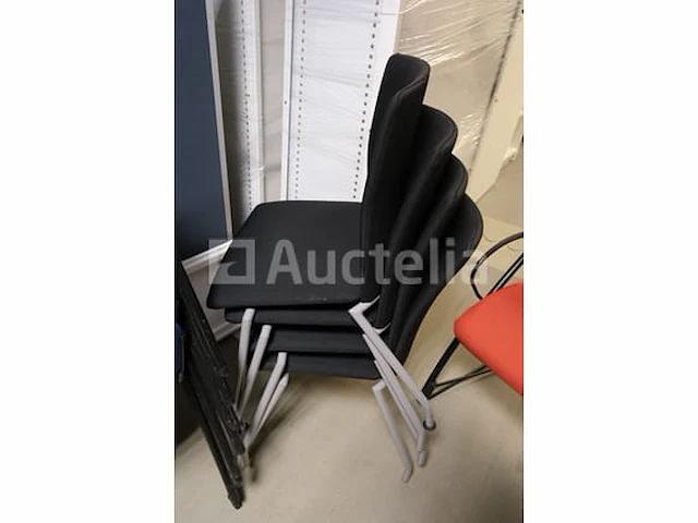 30 ongelijke stoelen - afbeelding 5 van  10