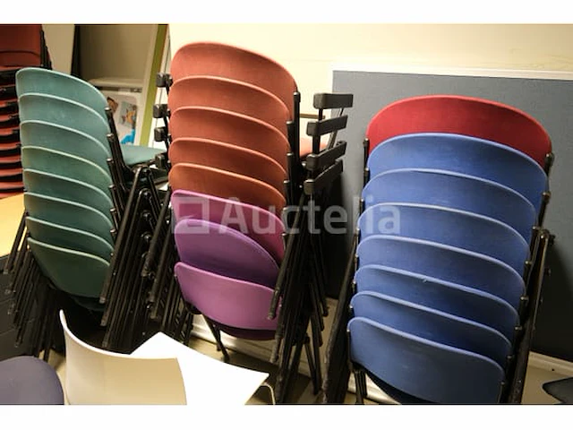 30 ongelijke stoelen - afbeelding 6 van  10