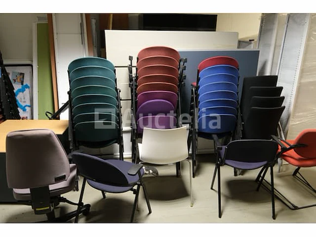30 ongelijke stoelen - afbeelding 7 van  10