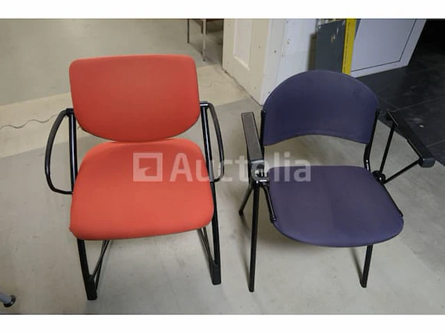 30 ongelijke stoelen - afbeelding 8 van  10