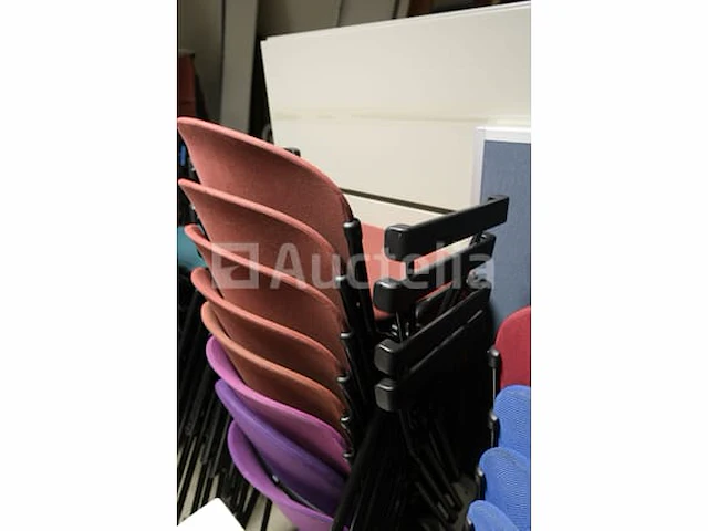 30 ongelijke stoelen - afbeelding 9 van  10
