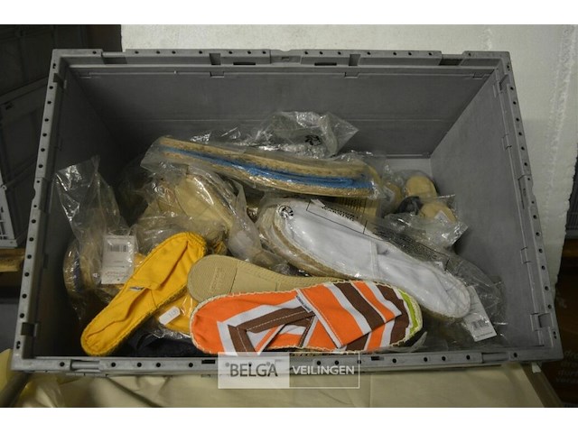 ±30 paar mora sloffen div. maten - afbeelding 1 van  5