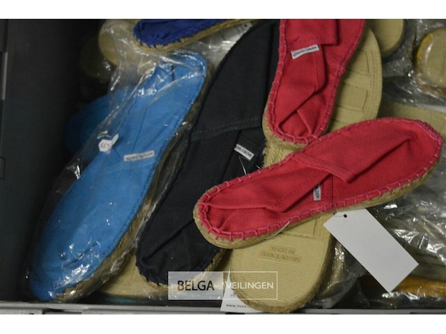 ±30 paar mora sloffen div. maten - afbeelding 3 van  3