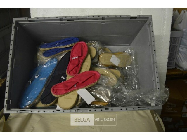 ±30 paar mora sloffen div. maten - afbeelding 1 van  3