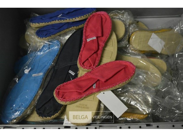 ±30 paar mora sloffen div. maten - afbeelding 2 van  3