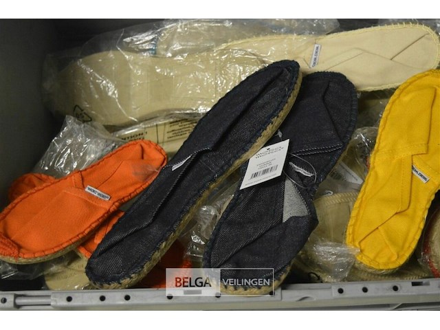 ±30 paar mora sloffen div. maten - afbeelding 2 van  2
