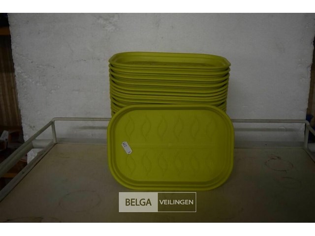 ±30 plastieken onderleggers - afbeelding 1 van  1