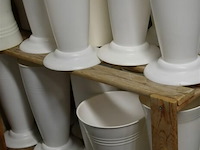 ±30 plastieken vazen met voet - afbeelding 5 van  5