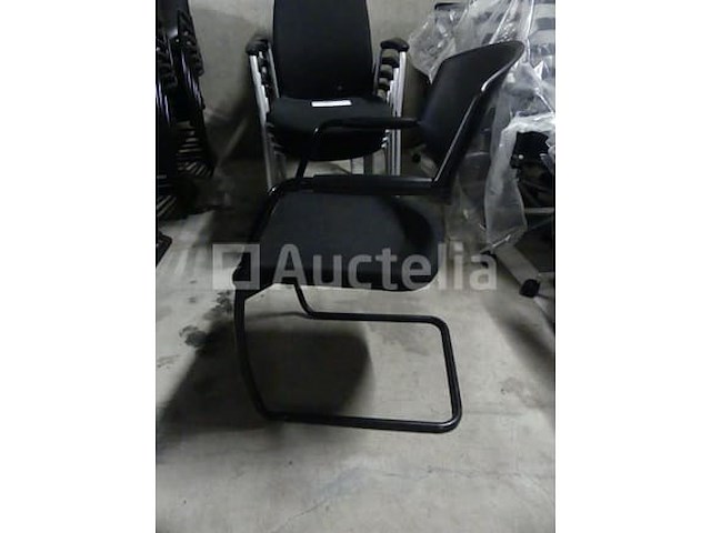 30 stapelbare stoelen - afbeelding 1 van  3