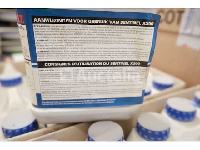 30 x 1 liter containers van sentinel x300 centrale verwarmingsreiniger - afbeelding 4 van  5