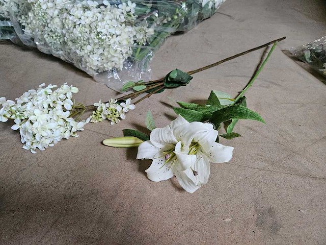 300+ artificiële bloemen en groen - afbeelding 11 van  21