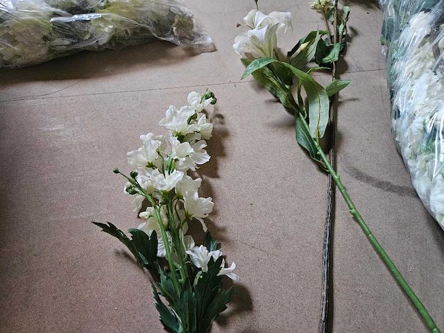 300+ artificiële bloemen en groen - afbeelding 12 van  21