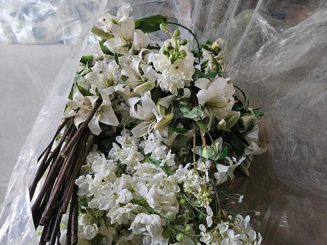 300+ artificiële bloemen en groen - afbeelding 13 van  21