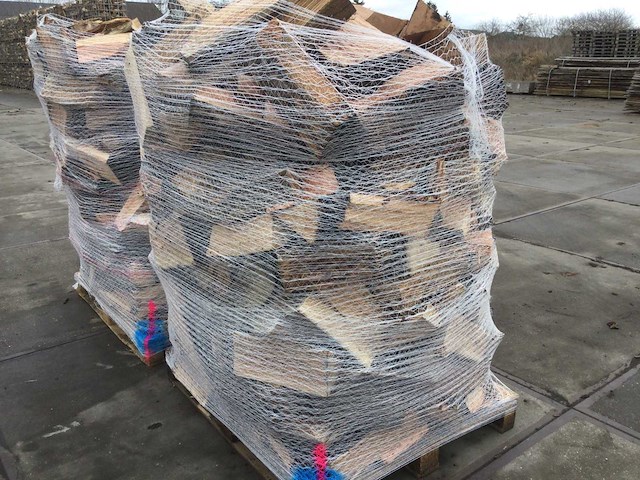 3,00 m³ gemengd brandhout eiken en douglas - lengte 33 cm - afbeelding 1 van  4