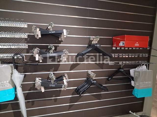 3000 diverse kledinghangers - afbeelding 1 van  2