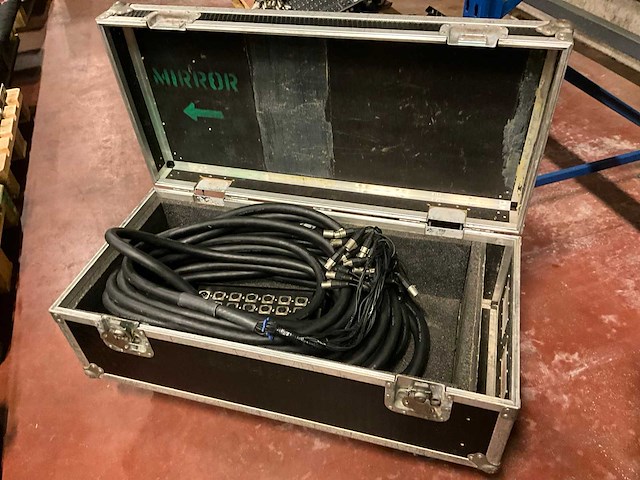 30m prefab multikabel 24/4 in flightcase - afbeelding 2 van  3