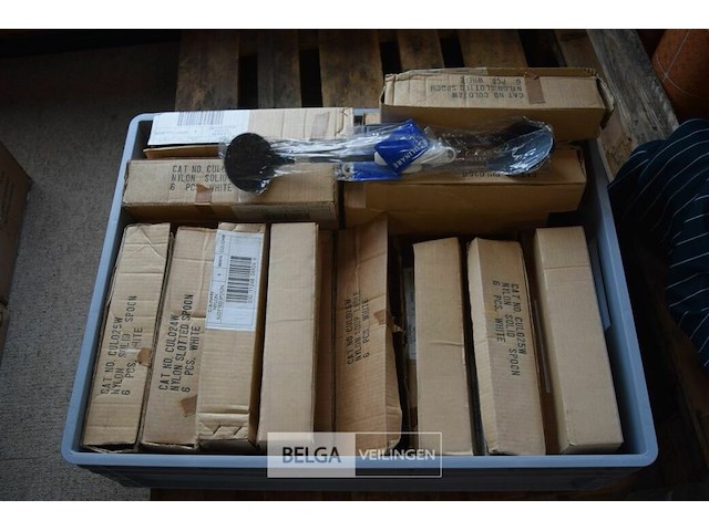 ±30pollepels en ±132 div serveerlepels - afbeelding 1 van  4