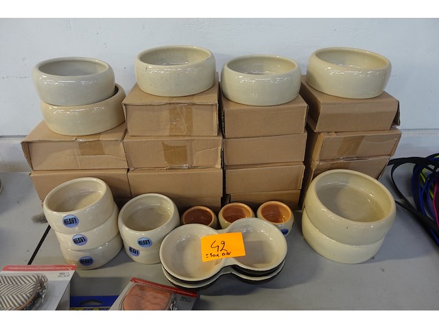 30x diverse drink/voederbakjes - afbeelding 1 van  5