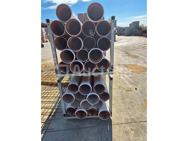 31 baksteenrode pvc-buizen met sleeves - afbeelding 1 van  2