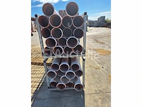 31 baksteenrode pvc-buizen met sleeves