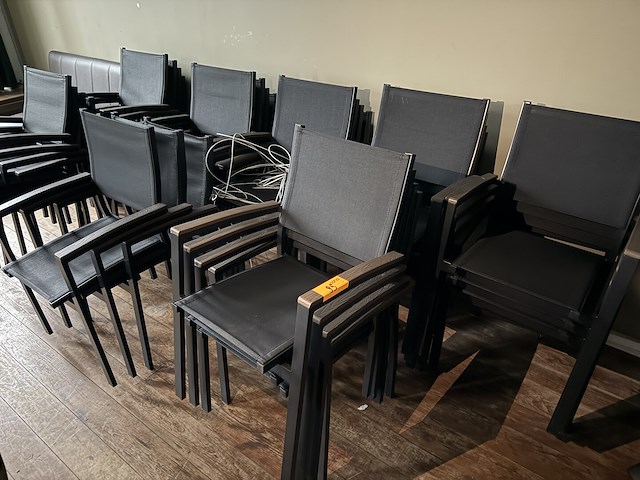 31 stapelbare terrasstoelen - afbeelding 1 van  3