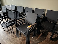31 stapelbare terrasstoelen - afbeelding 1 van  3