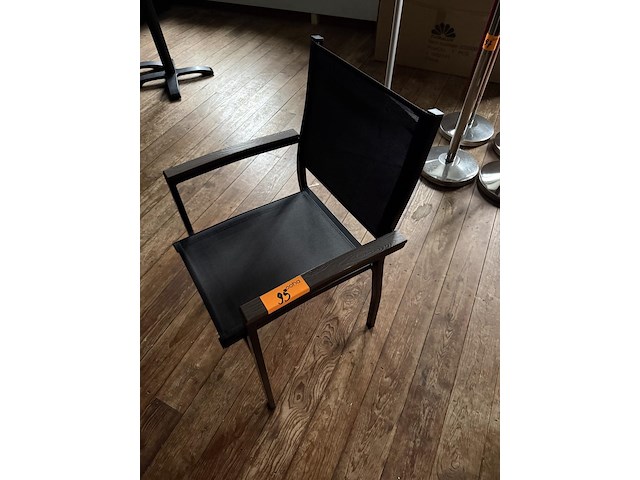 31 stapelbare terrasstoelen - afbeelding 2 van  3