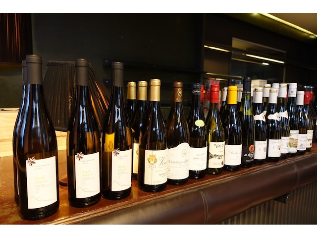 31x fles diverse witte wijnen - afbeelding 1 van  7