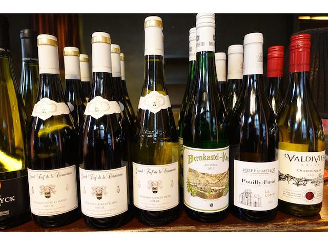 31x fles diverse witte wijnen - afbeelding 6 van  7