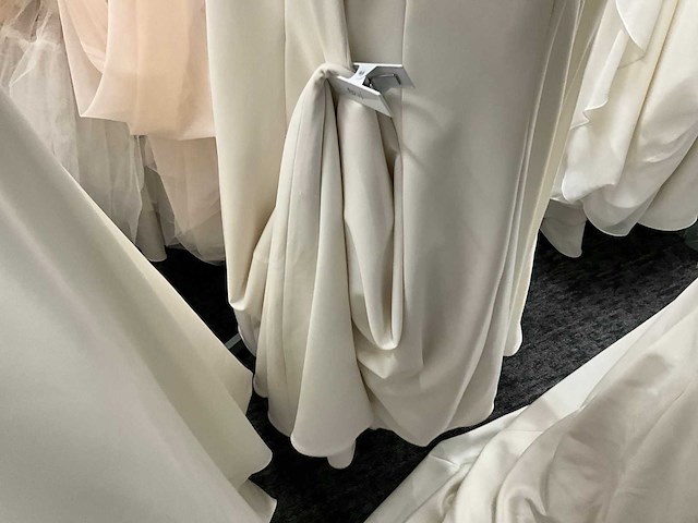 32 bruidsjurken cabotine (totaalprijs) - afbeelding 11 van  65