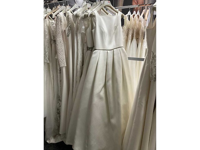 32 bruidsjurken cabotine (totaalprijs) - afbeelding 15 van  65