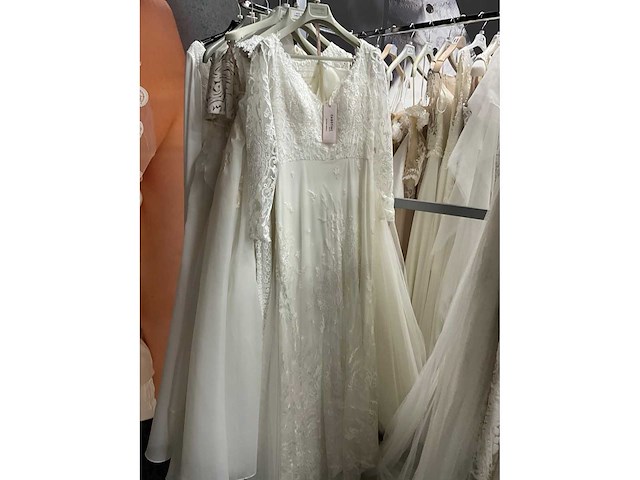 32 bruidsjurken cabotine (totaalprijs) - afbeelding 25 van  65