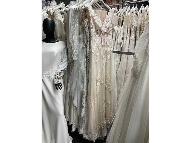 32 bruidsjurken cabotine (totaalprijs) - afbeelding 63 van  65