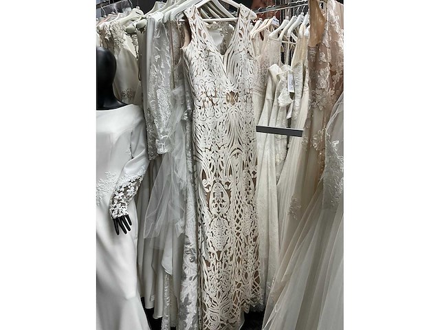 32 bruidsjurken cabotine (totaalprijs) - afbeelding 64 van  65