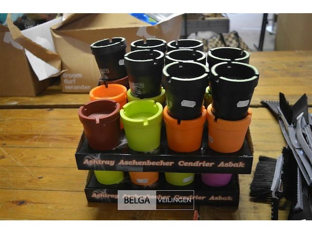 ±32 div soorten asbakken - afbeelding 1 van  3