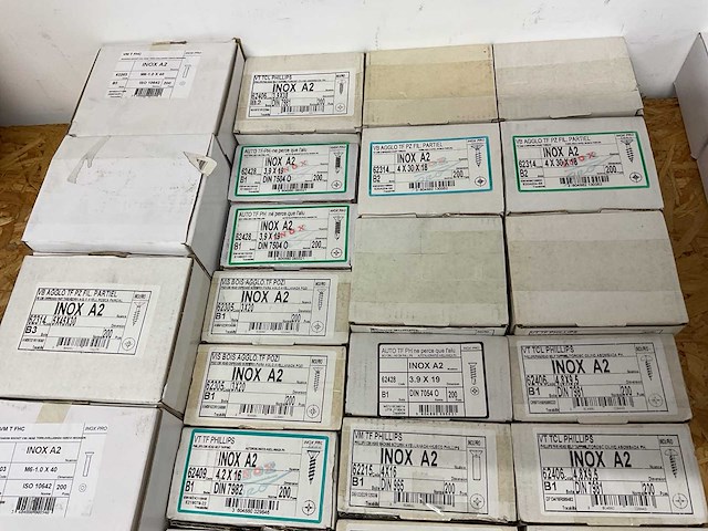 32 dozen inox hout schroeven en bouten - afbeelding 4 van  5