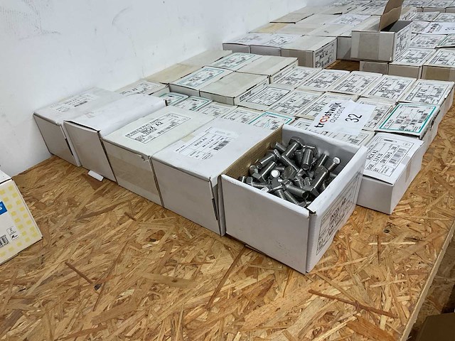 32 dozen inox hout schroeven en bouten - afbeelding 5 van  5