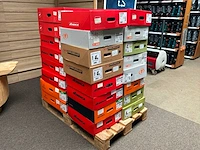 32 paar diverse skischoenen