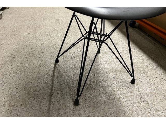 32 stoelen + 4 karren - afbeelding 4 van  9