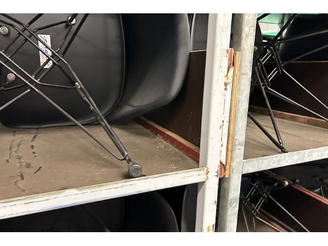 32 stoelen + 4 karren - afbeelding 8 van  9