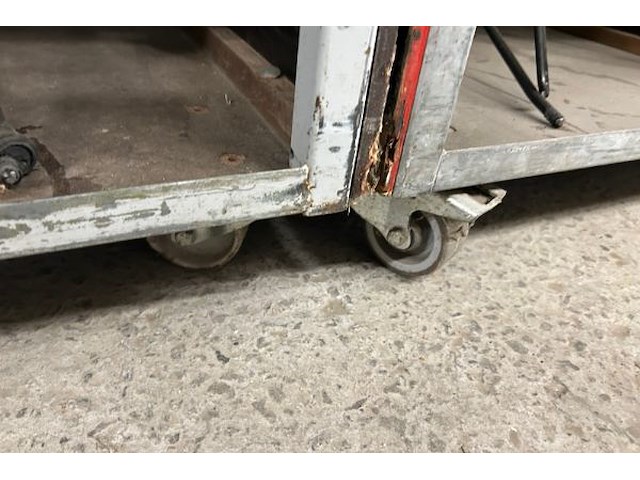 32 stoelen + 4 karren - afbeelding 9 van  9