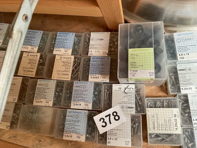 32 x doosjes zelfborende schroeven; afdekkapjes - afbeelding 5 van  9