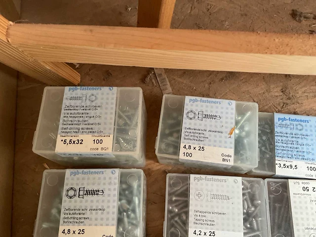 32 x doosjes zelfborende schroeven; afdekkapjes - afbeelding 7 van  9