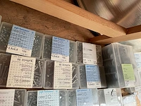 32 x doosjes zelfborende schroeven; afdekkapjes - afbeelding 8 van  9