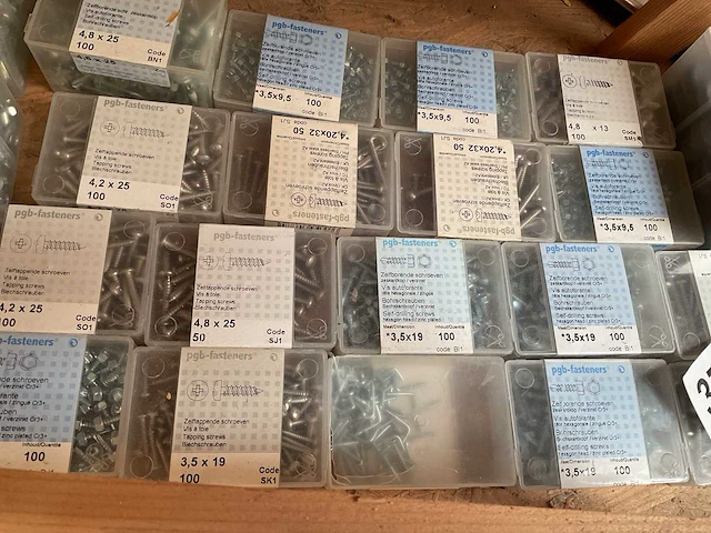 32 x doosjes zelfborende schroeven; afdekkapjes - afbeelding 9 van  9