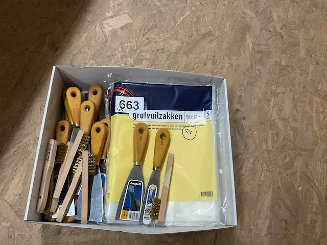 32 x schildersgereedschap - afbeelding 1 van  6